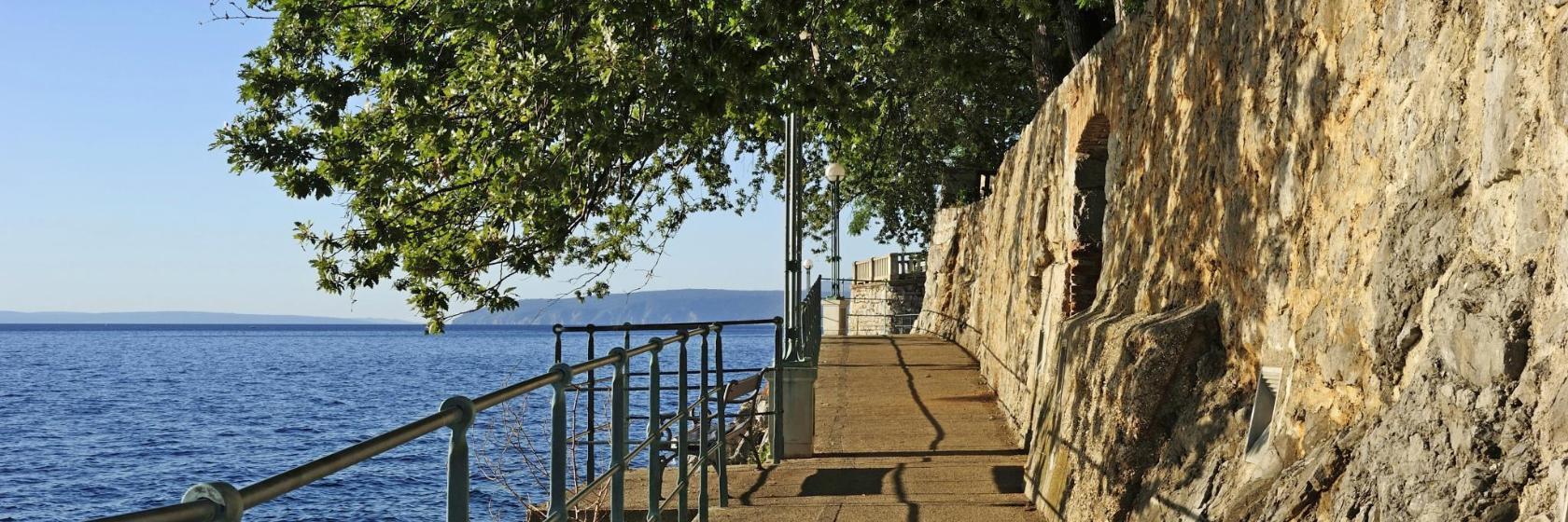 Promenada Lungomare w mieście Lovran